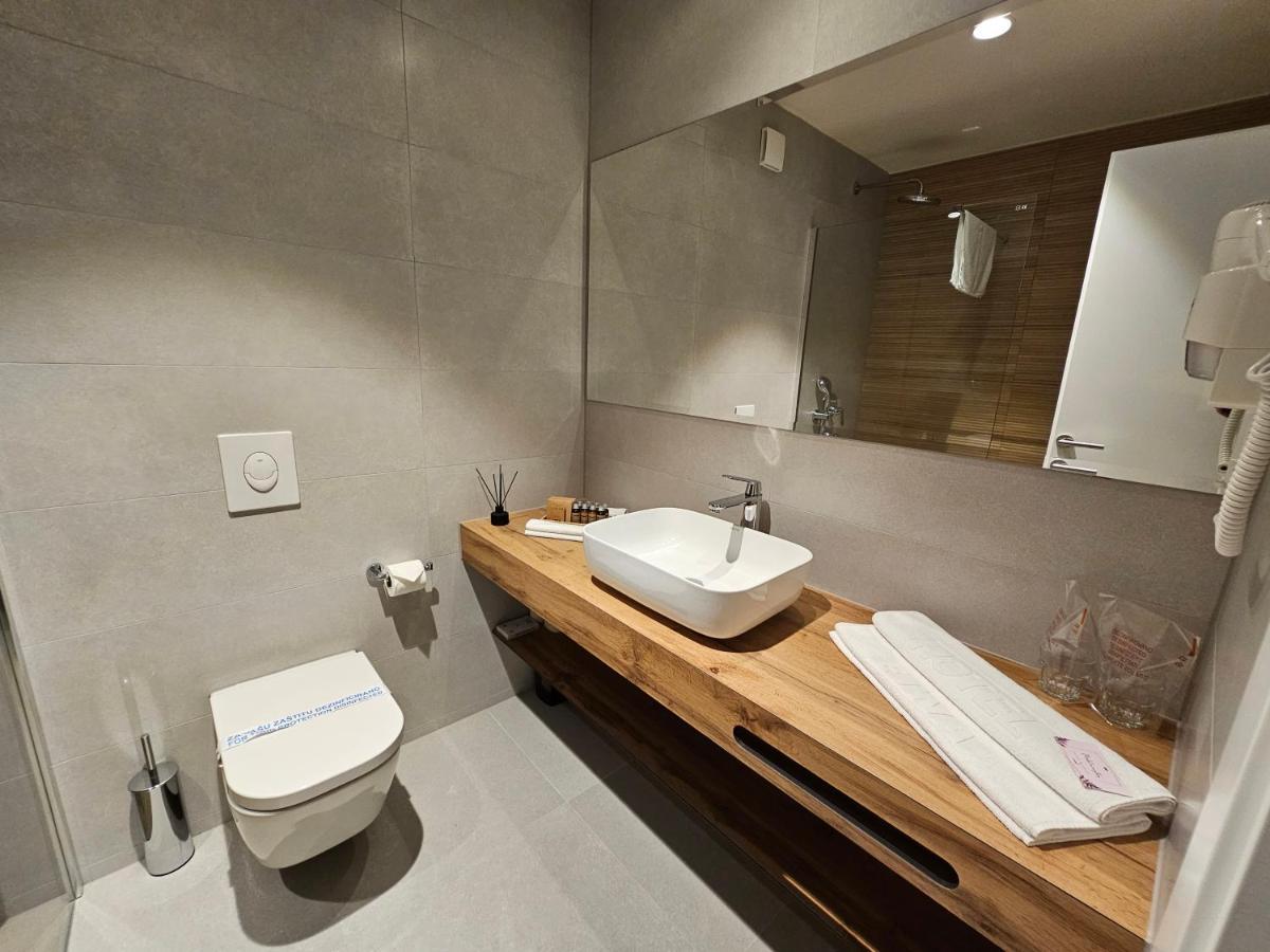 Hotel Etna Gracanica  Eksteriør billede