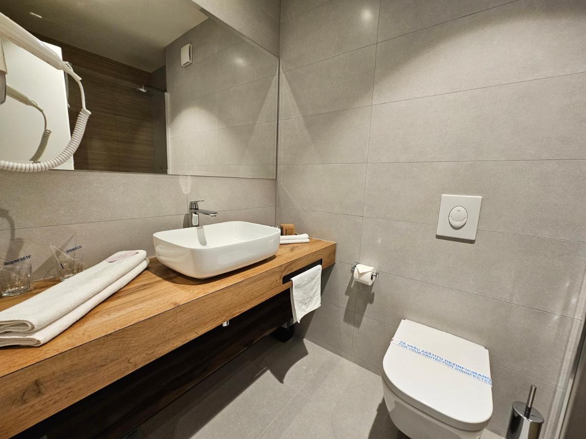 Hotel Etna Gracanica  Eksteriør billede
