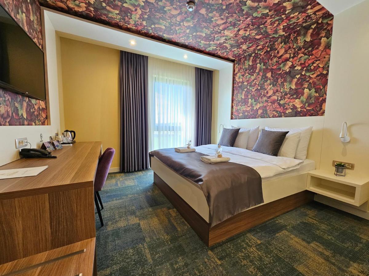 Hotel Etna Gracanica  Eksteriør billede