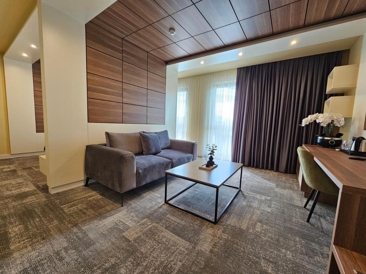 Hotel Etna Gracanica  Eksteriør billede
