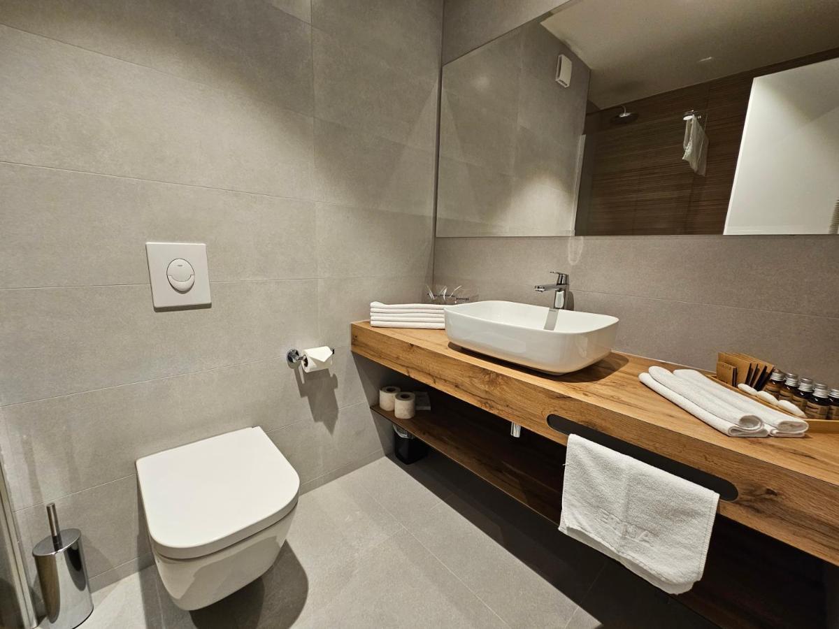 Hotel Etna Gracanica  Eksteriør billede