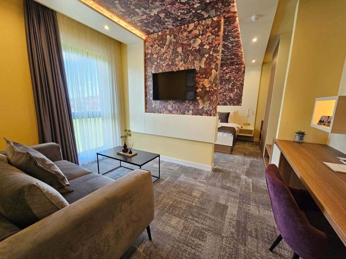 Hotel Etna Gracanica  Eksteriør billede
