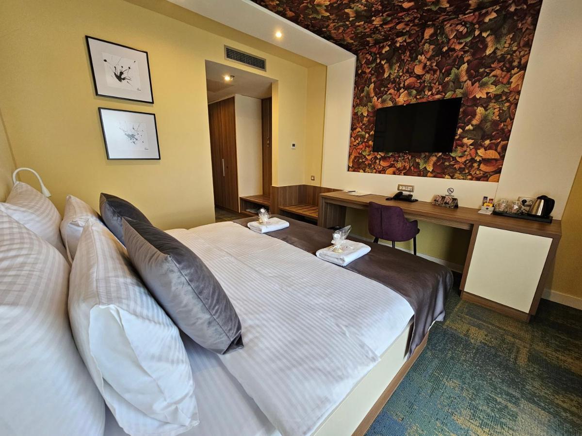 Hotel Etna Gracanica  Eksteriør billede